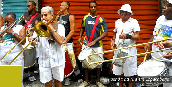 No Rio podemos ouvir uma banda de rua como em Copacabana.