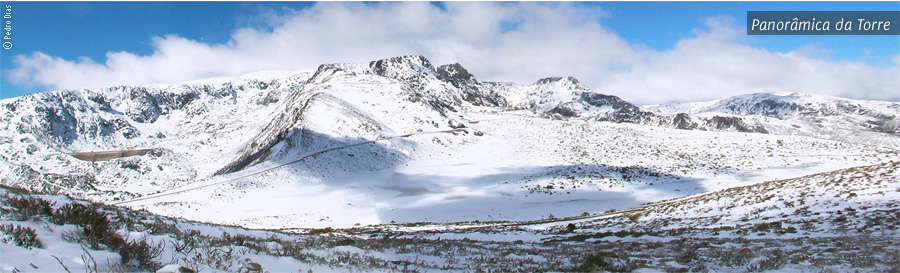 Vista panorâmica da Torre coberta de neve.