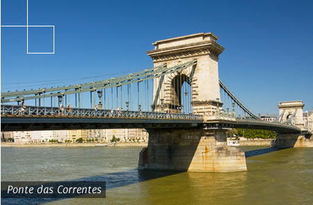 A Ponte das Correntes faz a ligação entre Buda e Peste