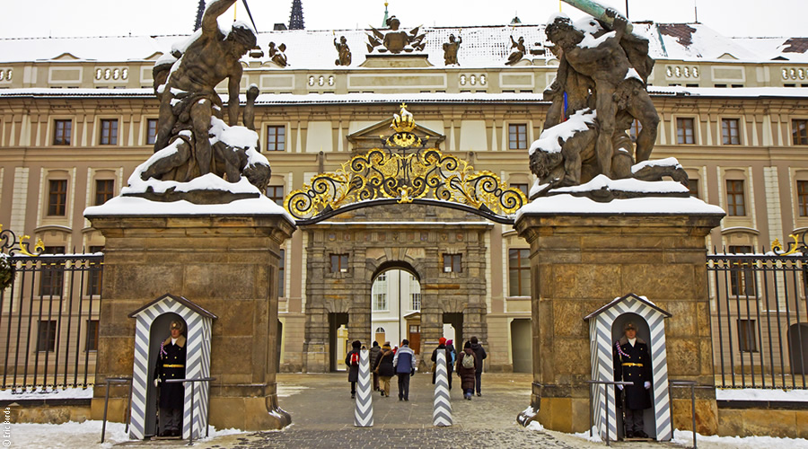 Não pode deixar de visitar o Castelo e a catedral de Praga