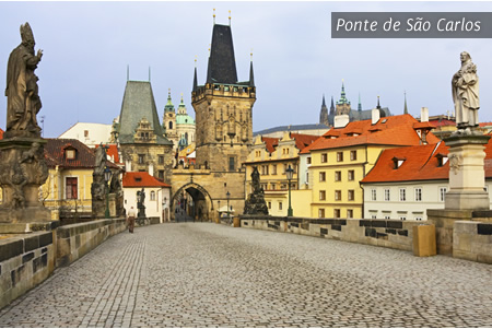 A mais conhecida ponte de Praga é a Ponde de São Carlos