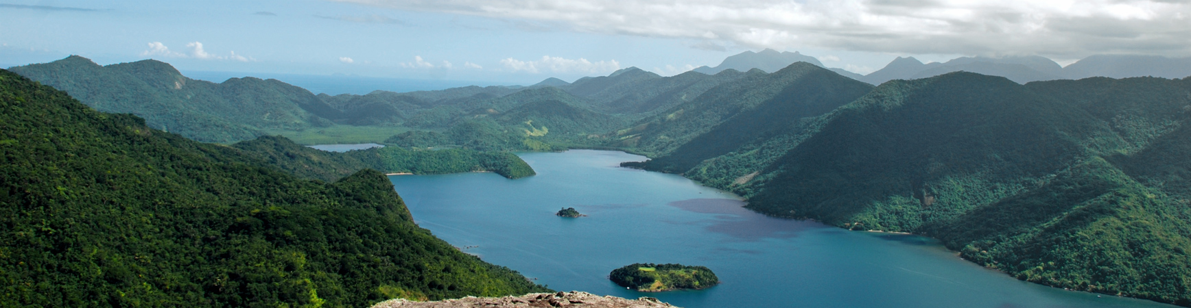 Saco de Mamanguá é considera um fiorde tropical