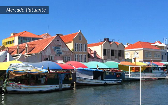 Mercado flutuante em Curaçao
